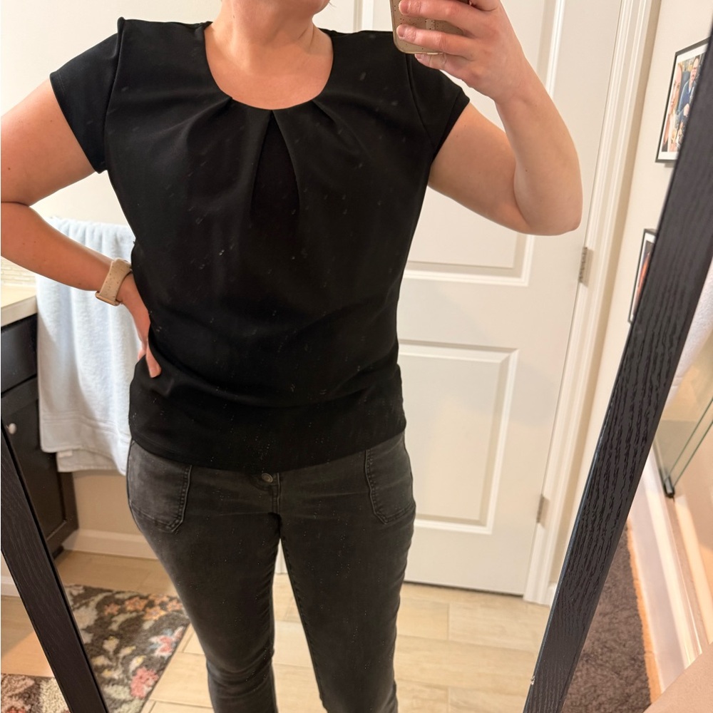 Liz Claiborne Elegant Black Short Sleeve Top